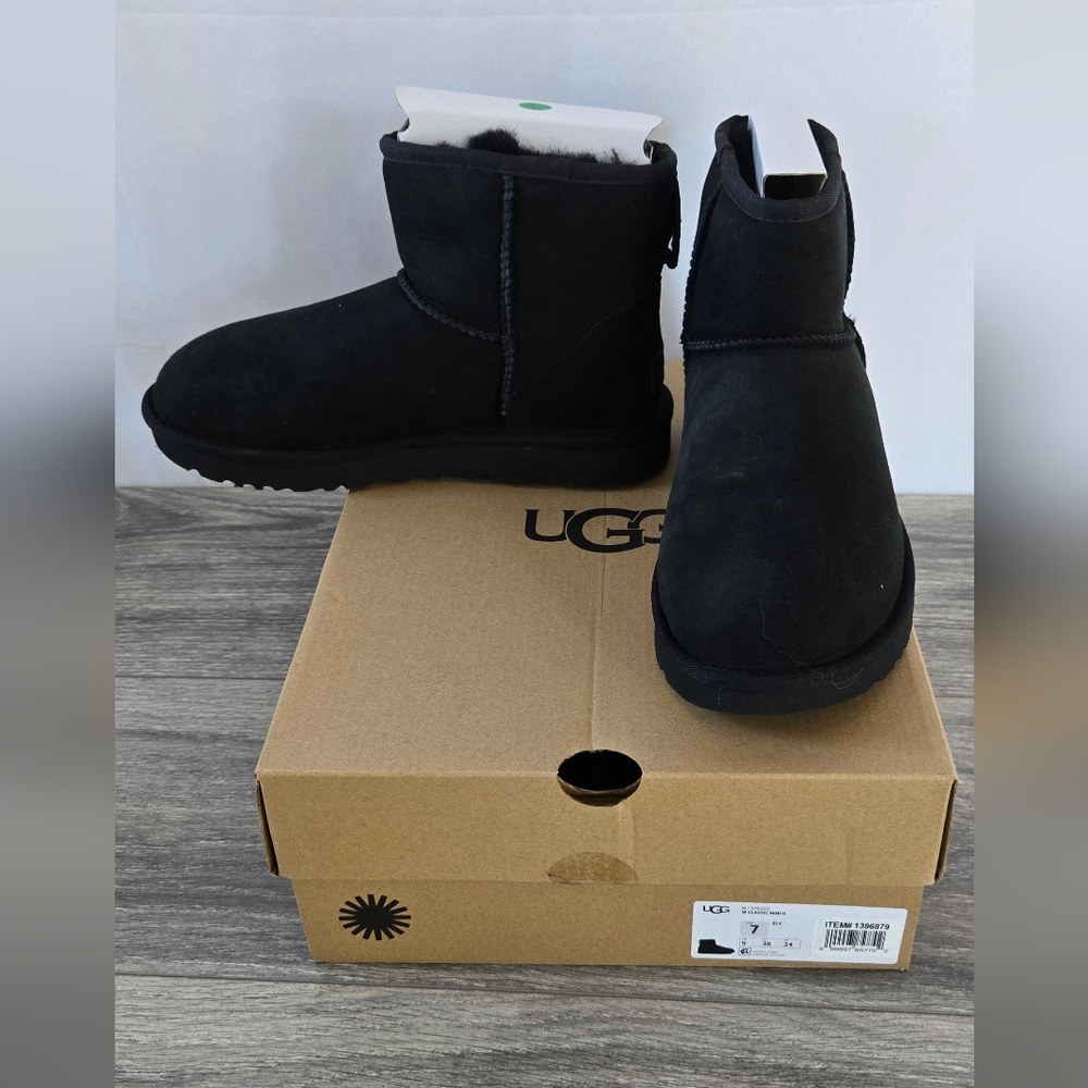 UGG Classic Ultra Mini Boots, Black, size 7